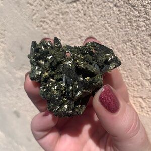 Epidote specimen crystal